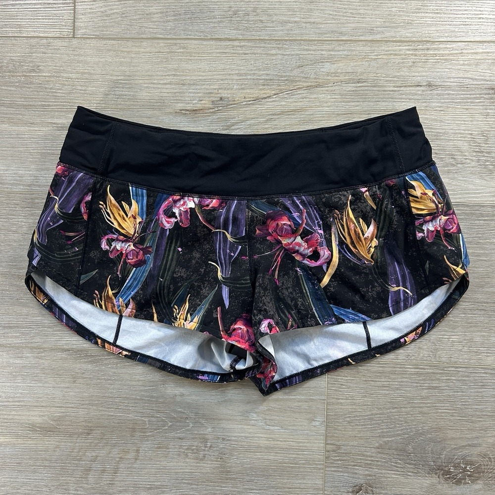 Lululemon Size 6 Speed Up Low-Rise Lined‎ Short 2.5" Veiled Floral Black Multi